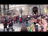Escridassades i aplaudiments a les sortides de la Generalitat
