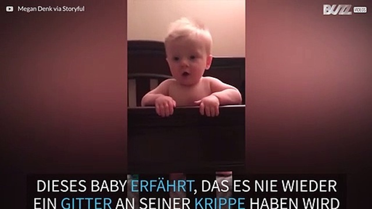 Süßes Baby freut sich darauf bald 'frei' zu sein