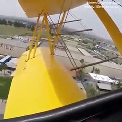 فتاة تقفز من الطائرة