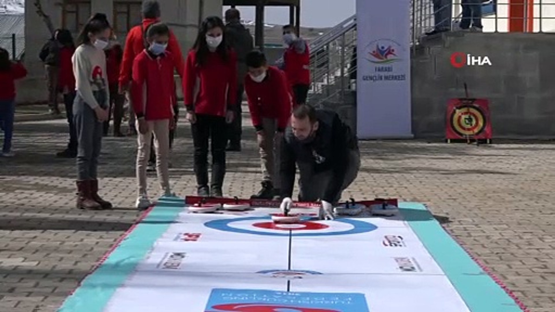 Köylülerin badminton heyecanı