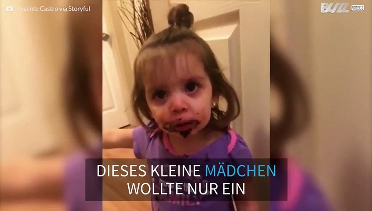 Süßes kleines Mädchen will mehr Schokoplätzchen