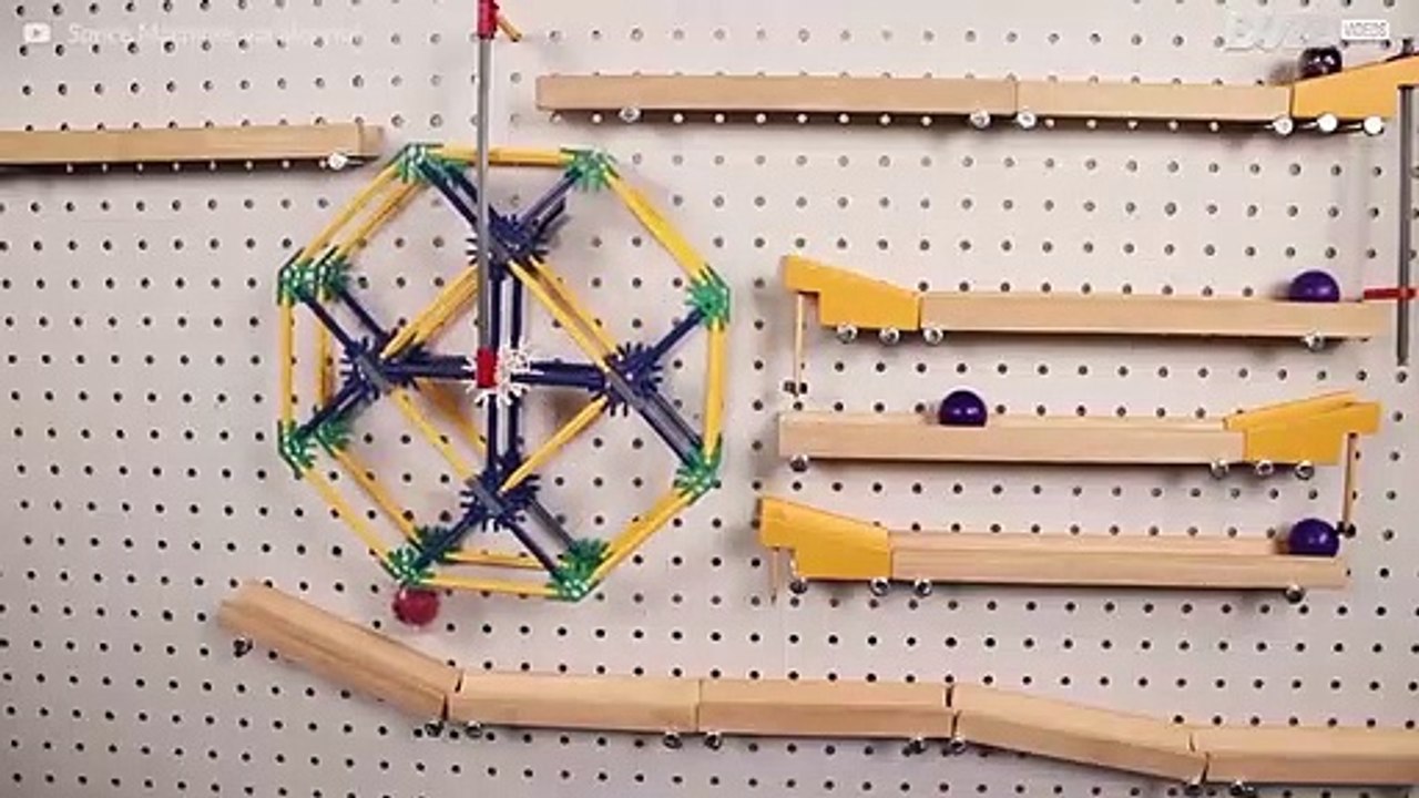 Unglaubliche Domino Maschine