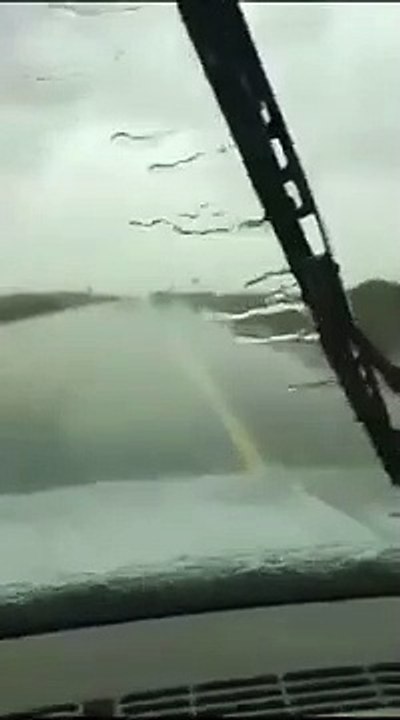 ‏‎شاهد مواطن يوثق اللحظات الاخيرة قبل تعرضه لحادث شنيع على طريق ‎عفيف - ‎القصيم .