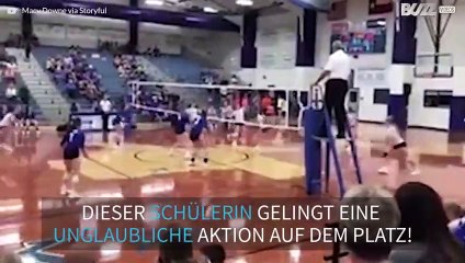 Dieses Mädchen rettet den Ball beim Volleyballspiel in einer spektakulären Aktion