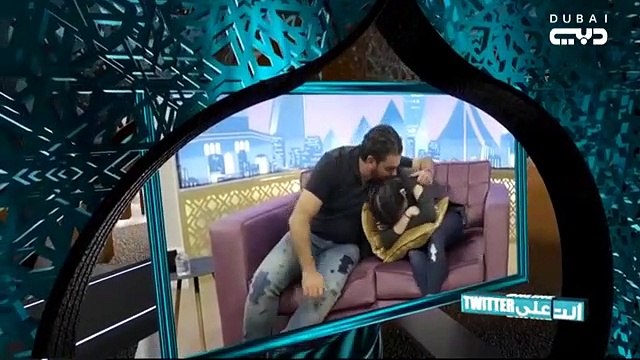 اعلامي لبناني يبكي متأثرا بدموع حلا الترك