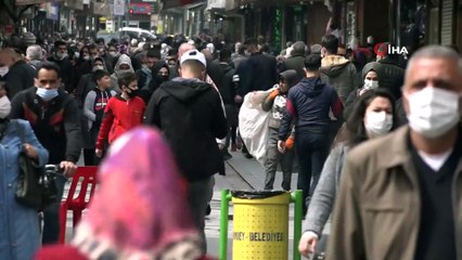 Gaziantep'te vaka sayısı artıyor, çarşıda yoğunluk azalmıyor