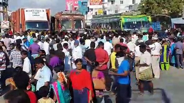 பூந்தமல்லி தொகுதியை கூட்டணி கட்சிக்கு ஒதுக்கியதற்கு எதிர்ப்பு தெரிவித்து அதிமுகவினர் சாலை மறியல் - வீடியோ