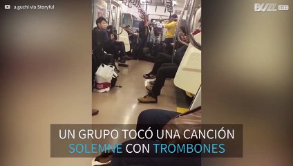 Tocando el trombón en el metro de Tokio