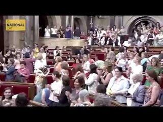 Aprovació a mà alçada de la declaració del Parlament de les Dones