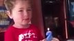 فيديو طريف لطفل صغير يبكي في عيد ميلاده بسبب عمره