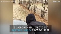 ¿Qué ocurre cuando se salta sobre un trampolín cubierto de hielo?