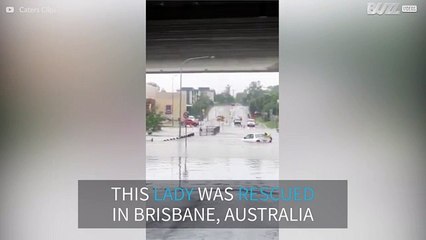 Woman gets rescued from her flooded car