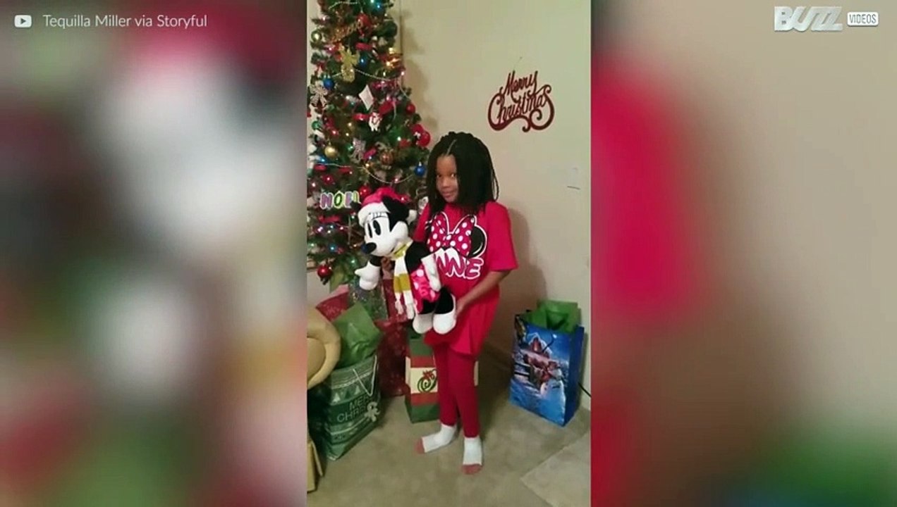 Kid gets unexpected Christmas surprise: a trip to Disneyland!