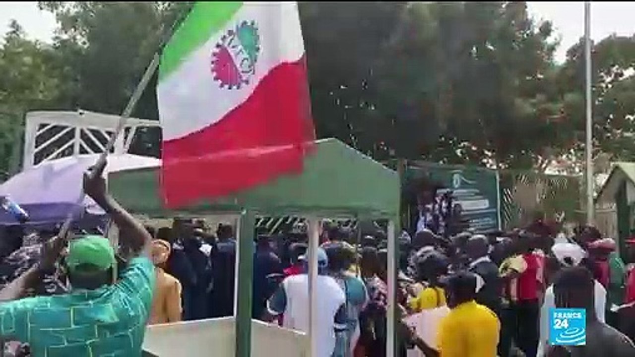 Hundreds of Nigerian union members protest over possible minimum wage change