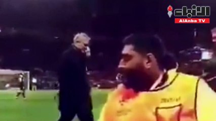 خليجي يشتم مورينيو في وجهه نزل بوغبا ومارسيال يا كلب!