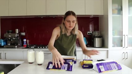 فتاة تتناول الشيكولاتة في وقت قياسي