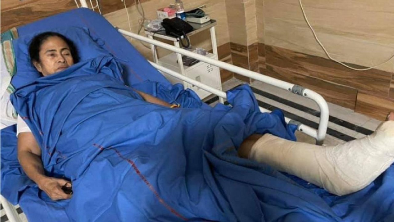 Ground report: Attack or accident? How Mamata got injured?