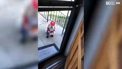 The most adorable pizza delivery ever