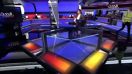 رجل امن يقتحم الاستديو