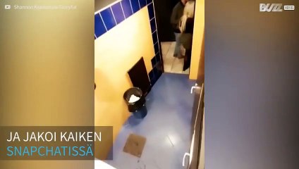 Vessakoppiin jumiin jäänyt tyttö jakoi ahdinkonsa Snapchatissa