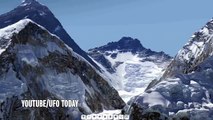جسم غريب يحلق فوق جبل إيفرست!