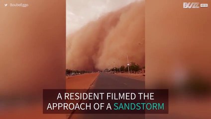 Impressive sandstorm blankets city in Niger