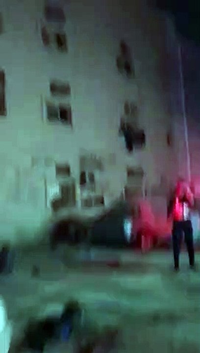 2اندلاع حريق بمبني سكني بمنطقة الحساوي ومشاركه 6 سيارات اسعاف