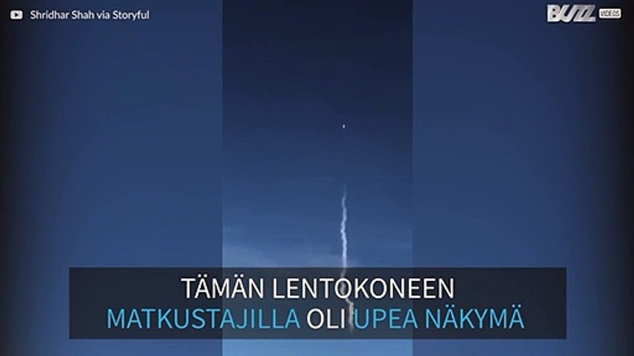 Delta-lennon matkustajat kuvasivat, kun avaruuteen laukaistiin Teslan urheiluauto!