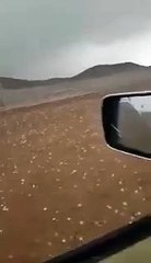 سقوط كميات من البرد على بعض أنحاء المدينة