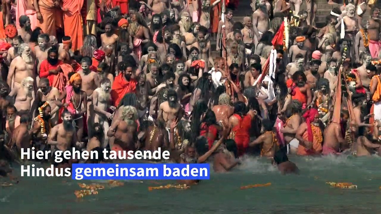 Inder gehen massenweise im Ganges baden
