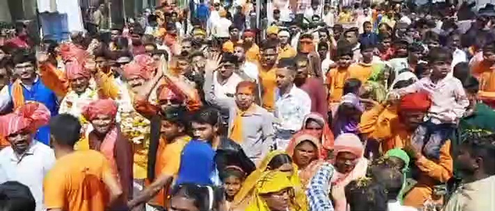 शिव बारात में उमड़ा जन-सैलाब, जनता ने विधायक को कंधों पर बैठाया