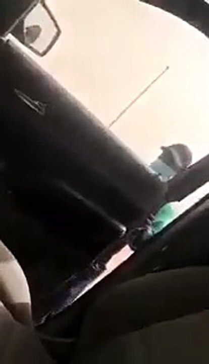 مواطن سعودي ينقذ عامل نظافة من غبار جدة