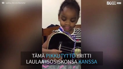 Kolmevuotias laulaa Broadway-musikaalin kappaletta isosiskonsa kanssa