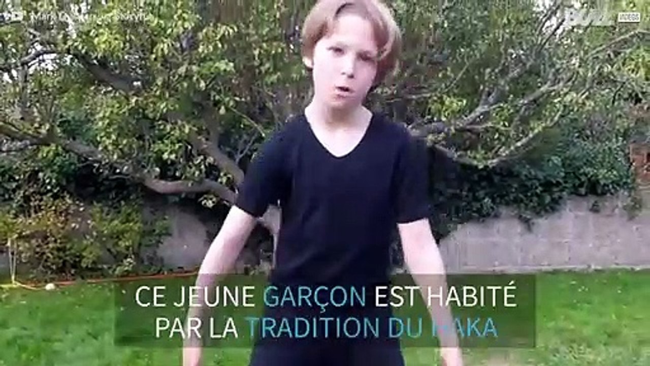 Ce jeune homme danse un haka terrifiant