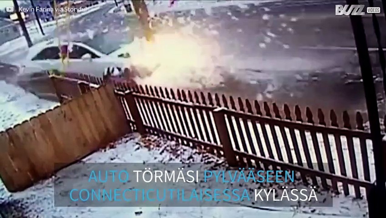 Ei herkille! Auto törmää pylvääseen yhdysvaltalaisessa kylässä