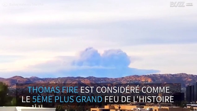 Images accélérées d'un immense nuage de fumée en Californie