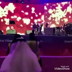 شاهد اليسا تفقد الوعى على المسرح !!