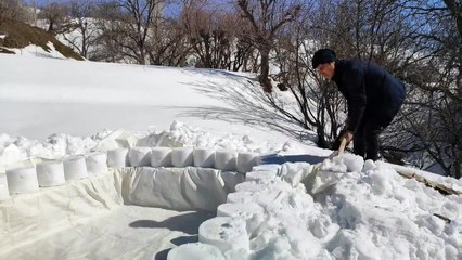 KARDAN HAVUZ YAPTIM BUZ GİBİ SUDA YÜZDÜM❄️I made a pool out of snow, I swam.