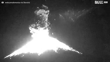 Images d'une impressionnante éruption volcanique au Mexique