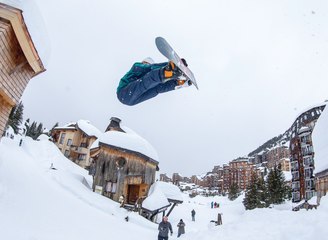 Les snowboardeurs français du team Quiksilver font le show à Avoriaz (Images Quiksilver)