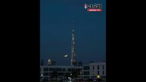 ولي عهد دبي يرصد تدرج ظهور القمر العملاق خلف برج خليفة