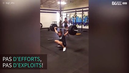 Le soulever de poids est un combat pour ce jeune homme