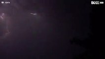 Le ciel de l'Italie, illuminé par les éclairs