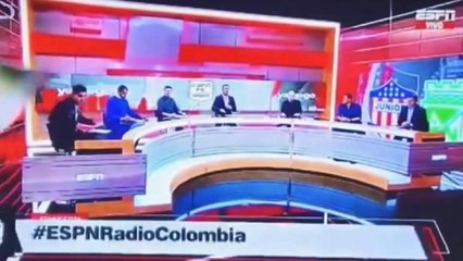 Kolombiya'da canlı yayında 'dev ekran' kazası