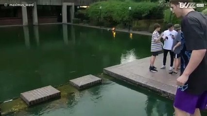 Cet adepte de parkour finit dans un étang