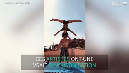Ces acrobates partagent tout, même les lunettes de soleil