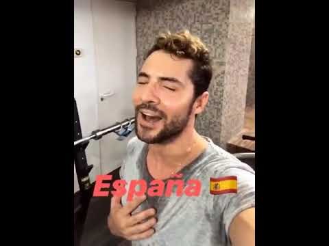 David Bisbal interpreta el himno de España, sudado y a gritos