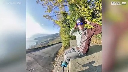 Descente de pente en skate avec une vue à 360°