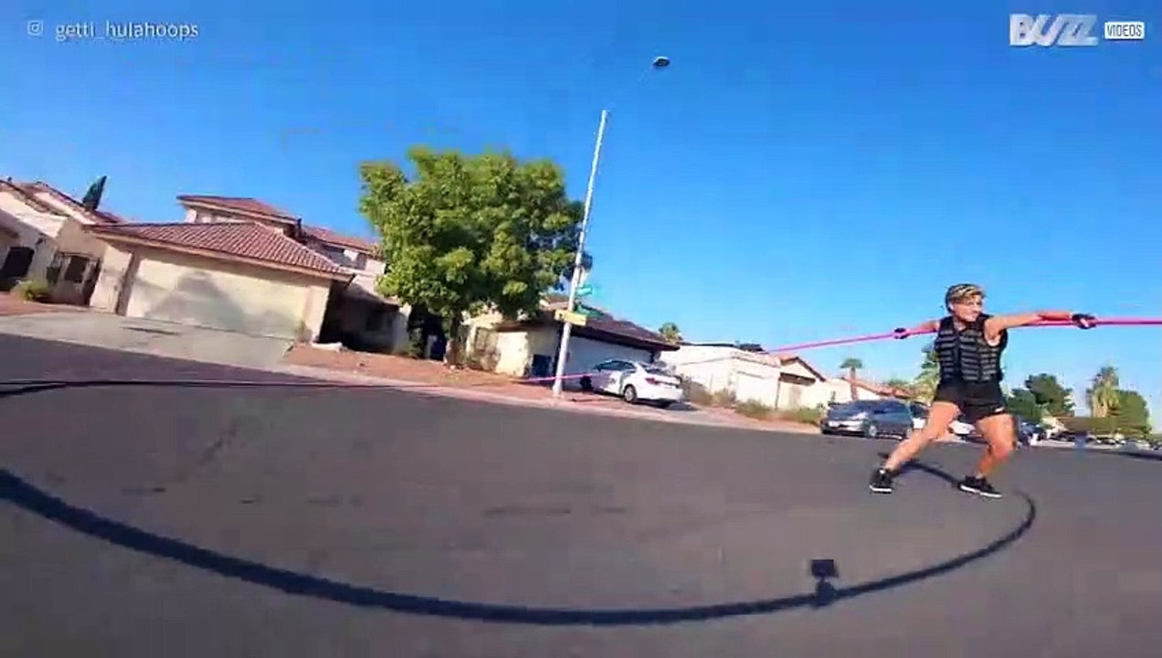 Cet acrobate établit un nouveau record avec un Hula Hoop