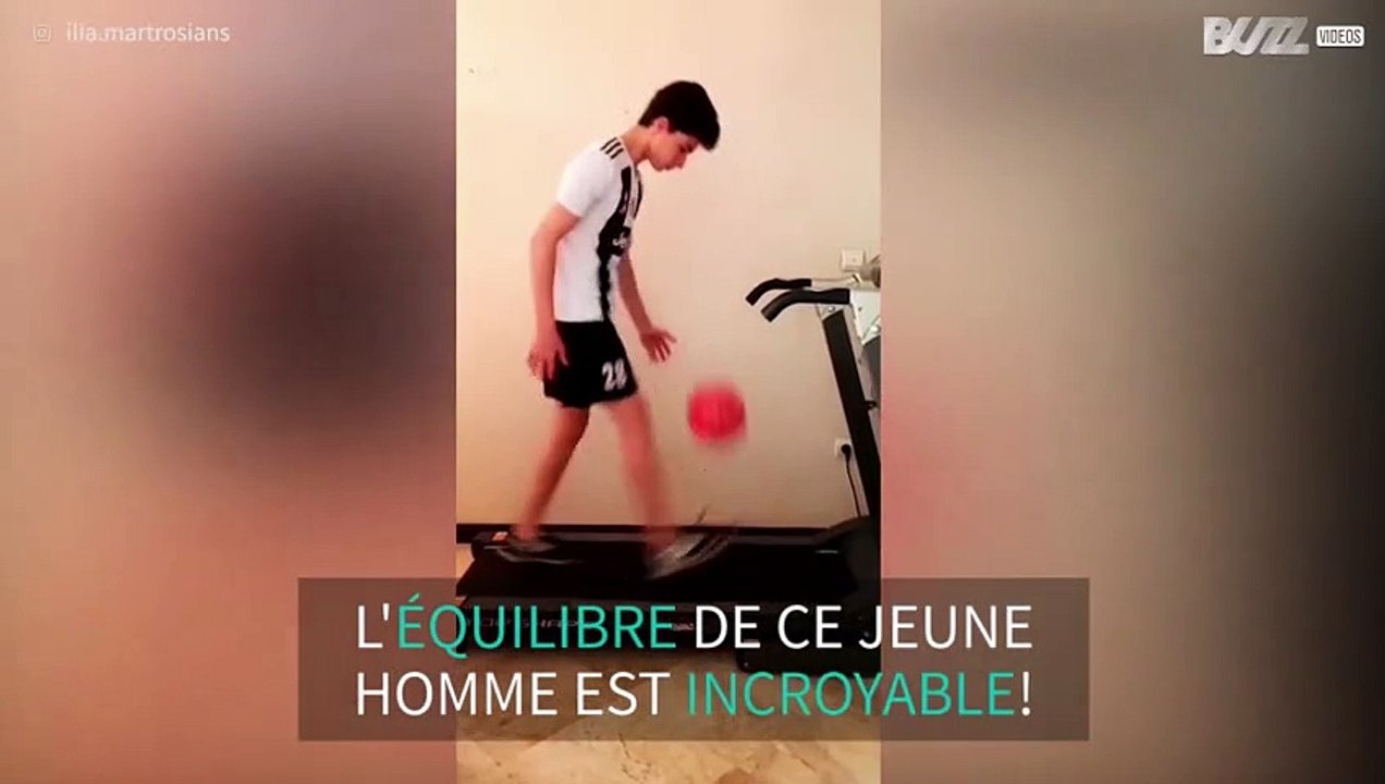 Ce jeune homme a une façon originale de faire des jongles